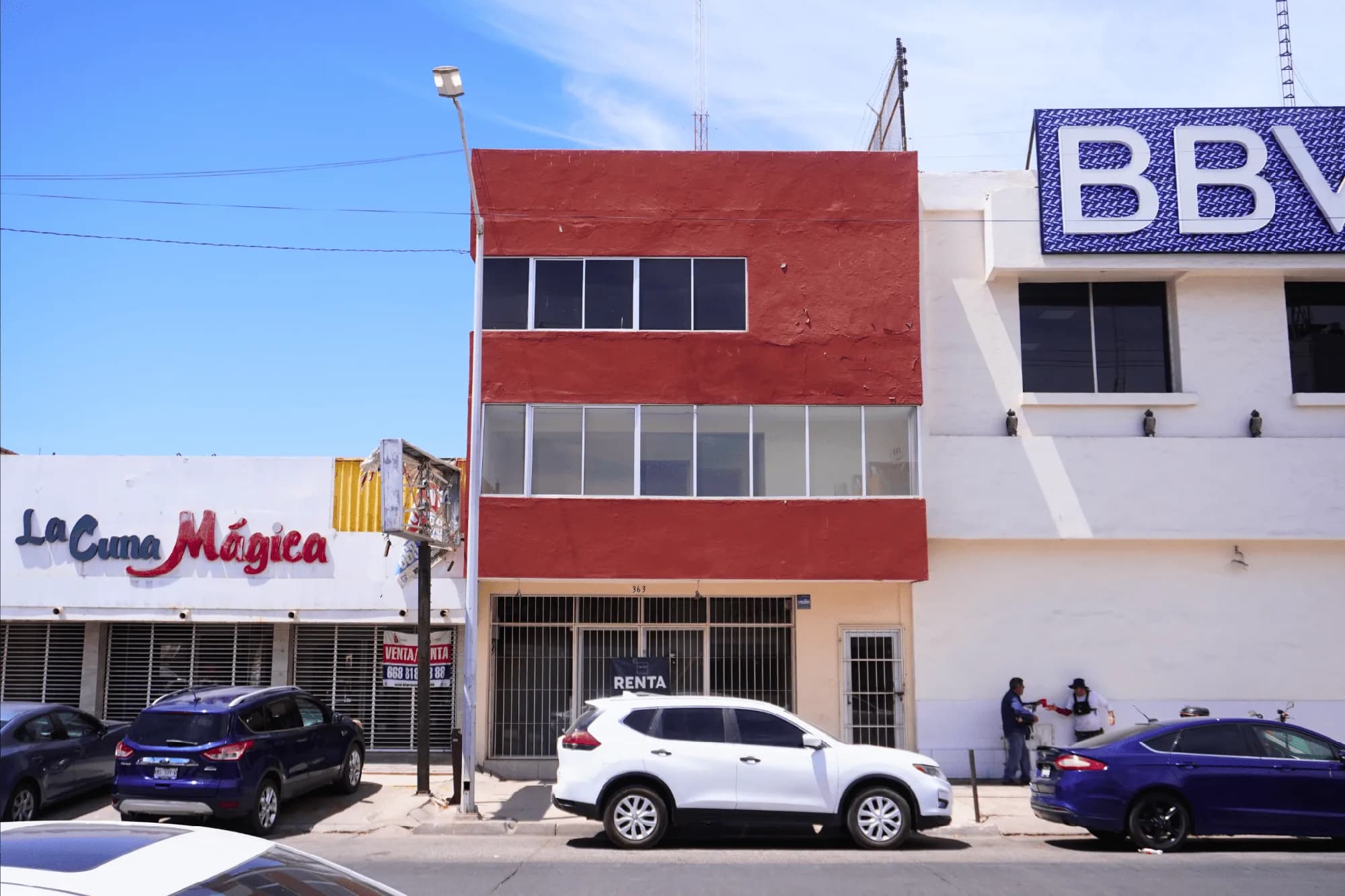Edificio con oficinas en Renta